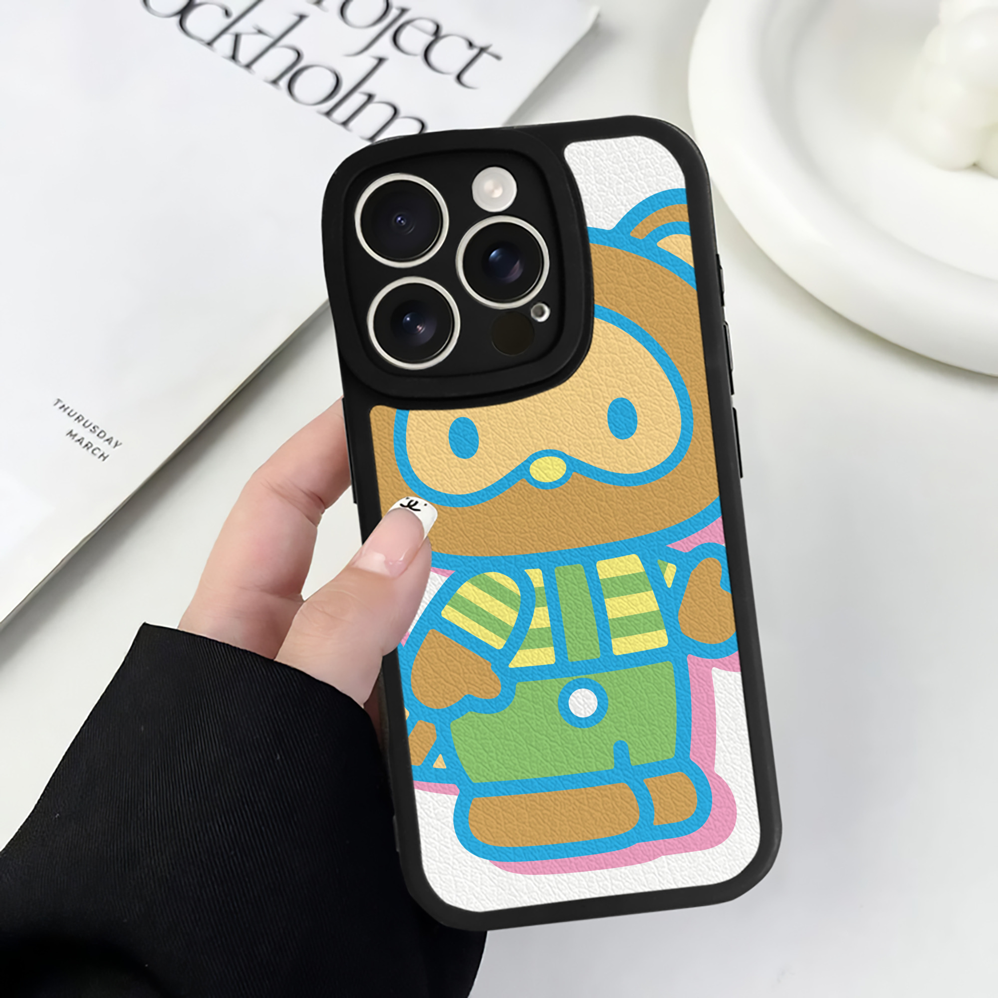 （画像用） Hello Kitty ハローキティ 【iPhone 16シリーズ対応】シリコンスマホケース（レザー調） 材質：シリコン